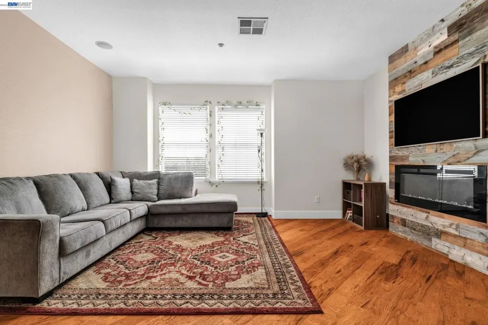 6003 Old Quarry Loop Oakland, CA 94605