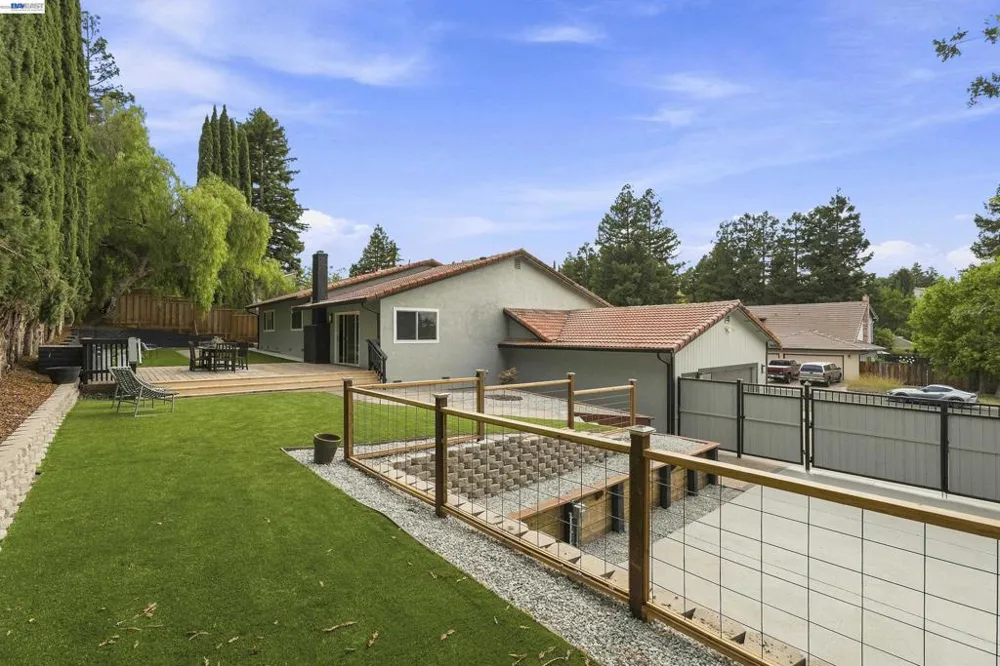 1084 Jamie Dr Concord, CA 94518