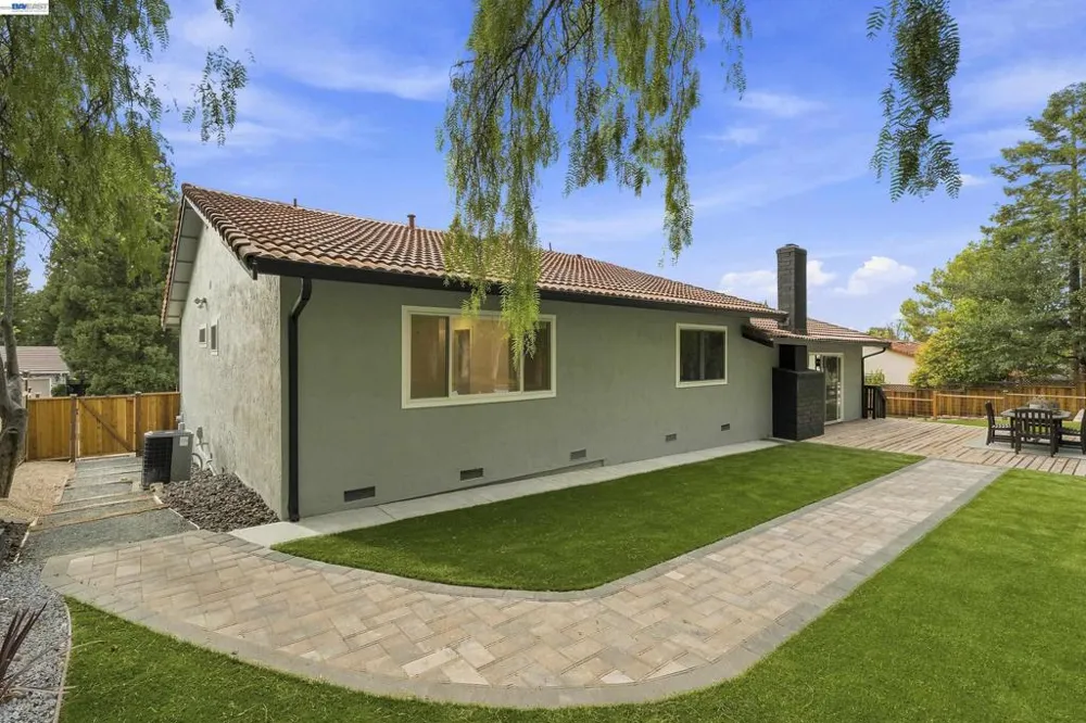 1084 Jamie Dr Concord, CA 94518