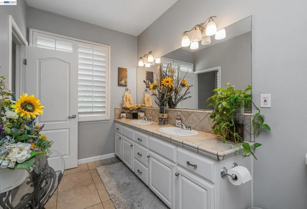 3448 E Howard Ct Visalia, CA 93292