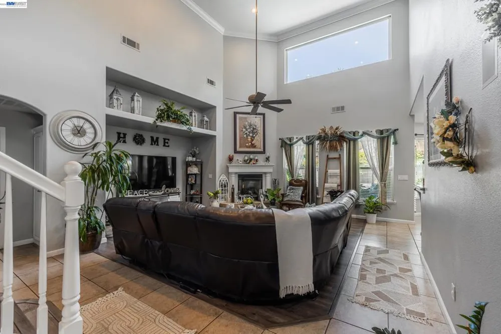 3448 E Howard Ct Visalia, CA 93292