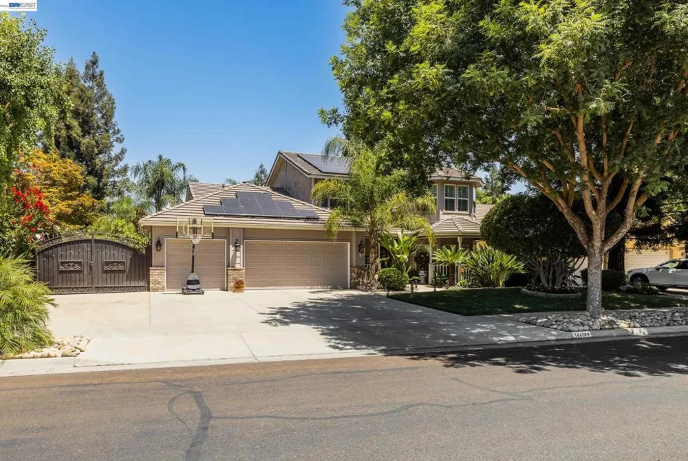 3448 E Howard Ct Visalia, CA 93292