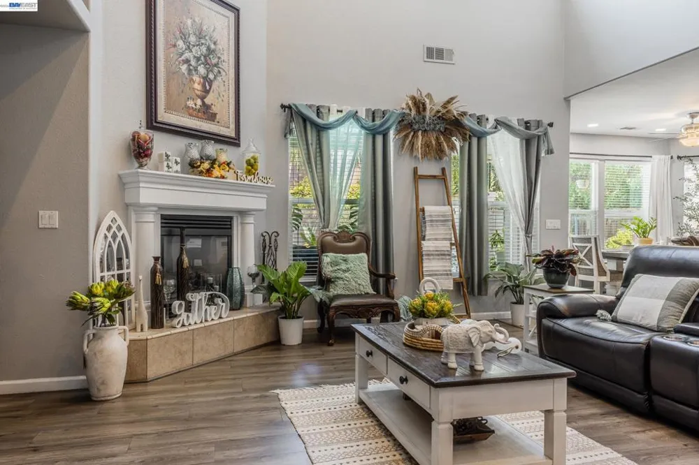 3448 E Howard Ct Visalia, CA 93292