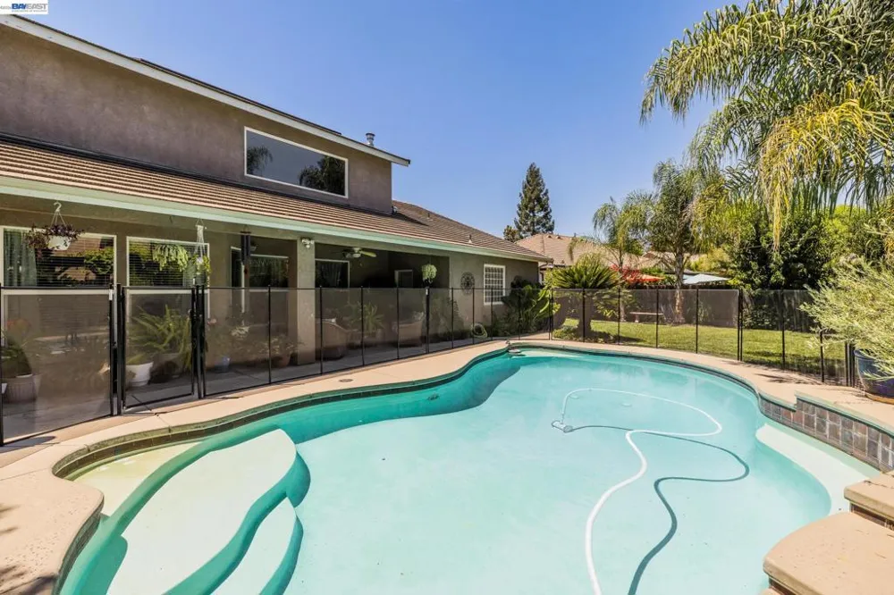 3448 E Howard Ct Visalia, CA 93292