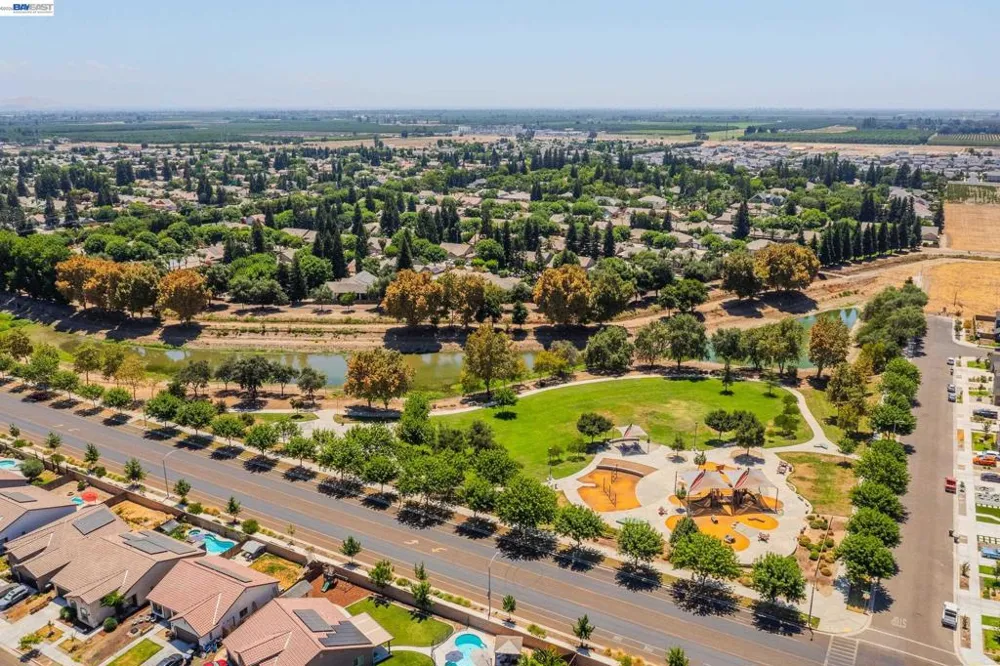3448 E Howard Ct Visalia, CA 93292