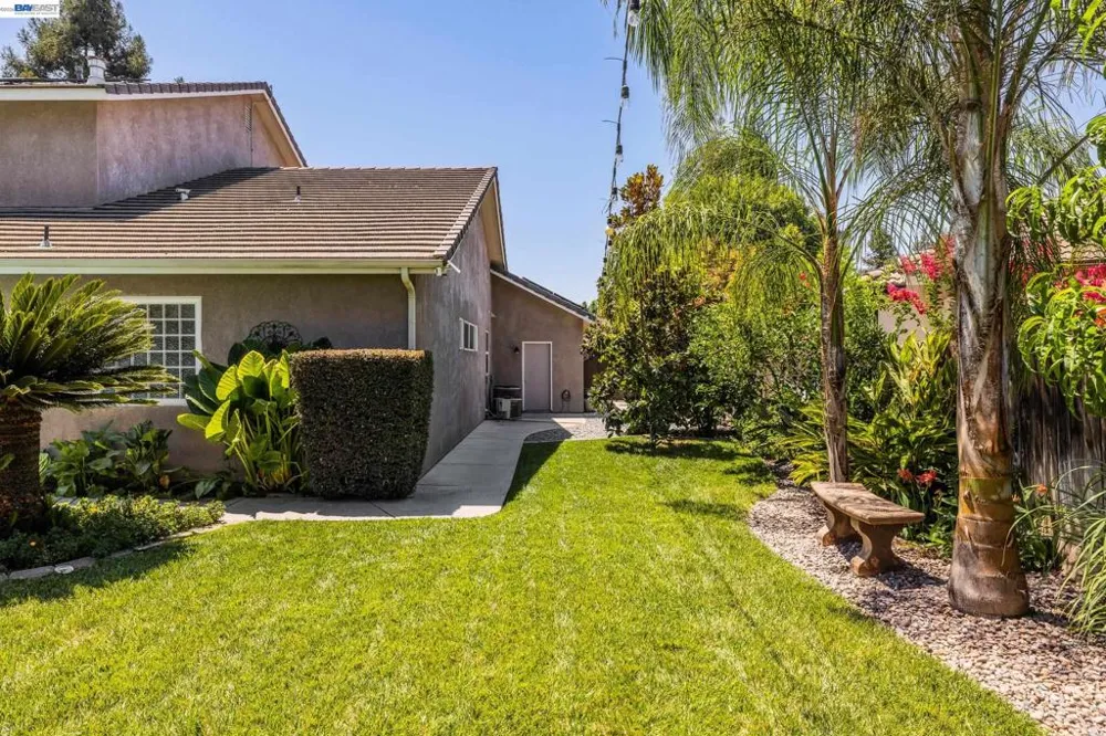3448 E Howard Ct Visalia, CA 93292