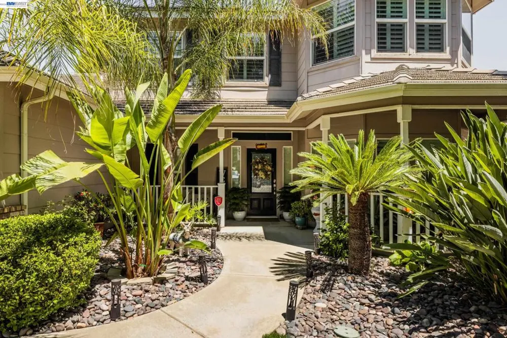3448 E Howard Ct Visalia, CA 93292