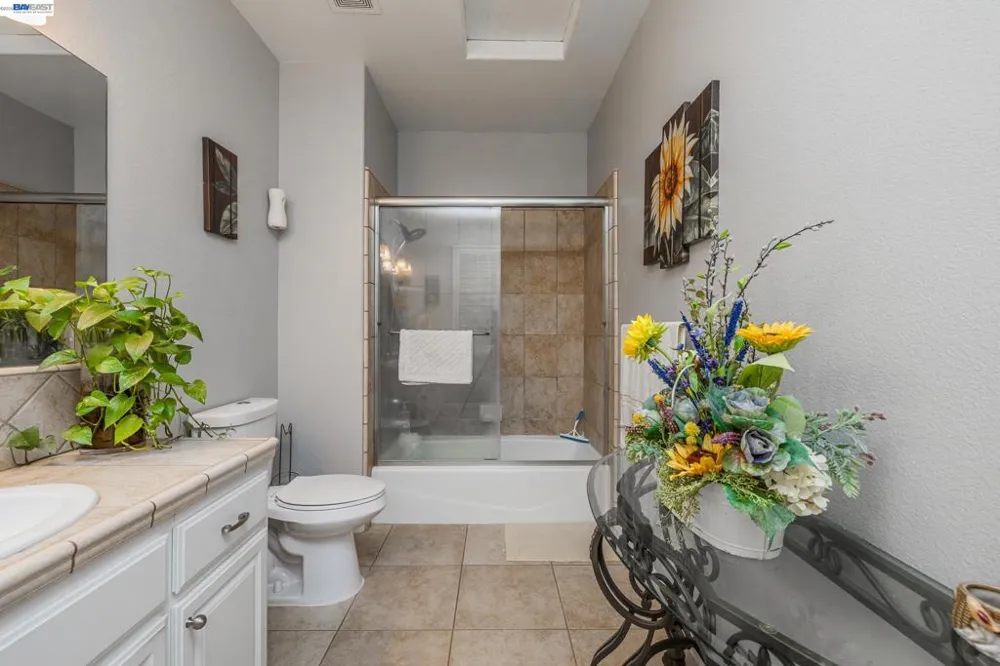 3448 E Howard Ct Visalia, CA 93292