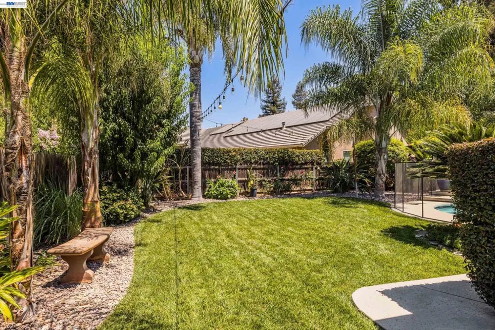 3448 E Howard Ct Visalia, CA 93292