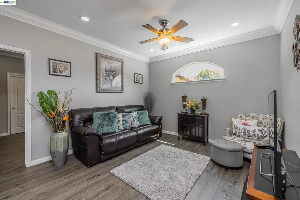 3448 E Howard Ct Visalia, CA 93292