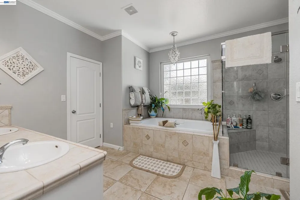 3448 E Howard Ct Visalia, CA 93292