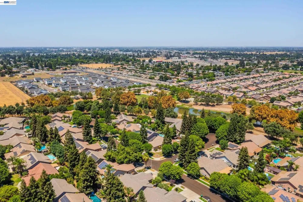 3448 E Howard Ct Visalia, CA 93292