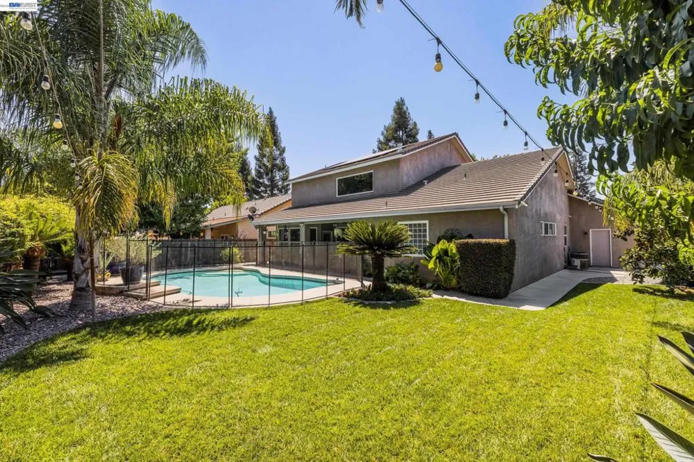 3448 E Howard Ct Visalia, CA 93292