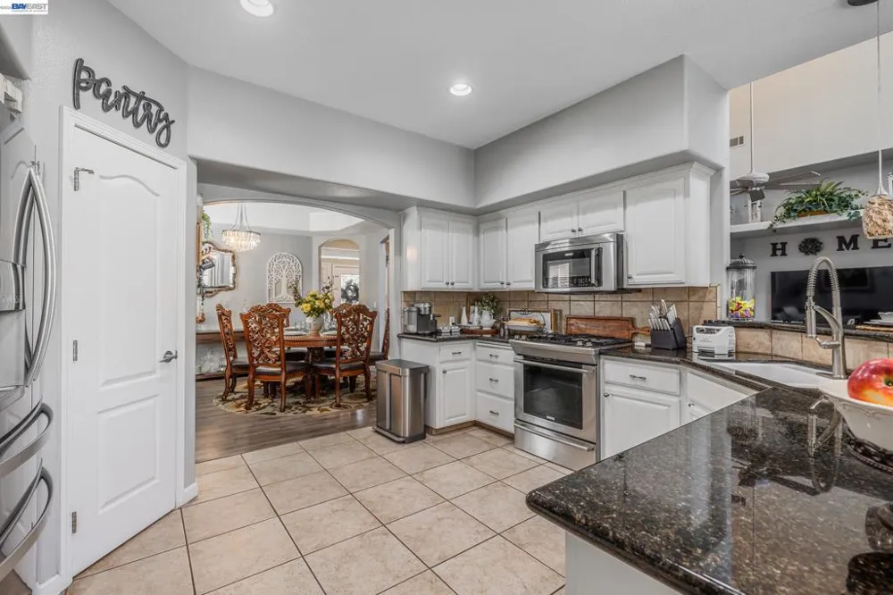 3448 E Howard Ct Visalia, CA 93292