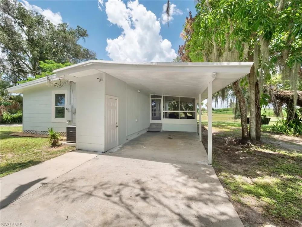 19481 S River Road Alva, FL 33920