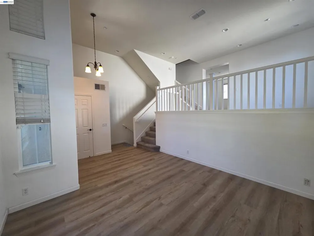 2985 First Street Livermore, CA 94551