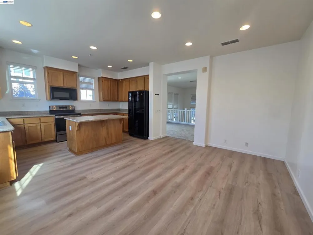 2985 First Street Livermore, CA 94551
