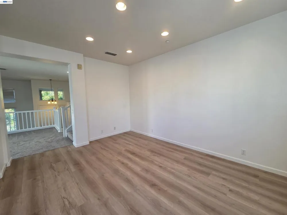 2985 First Street Livermore, CA 94551