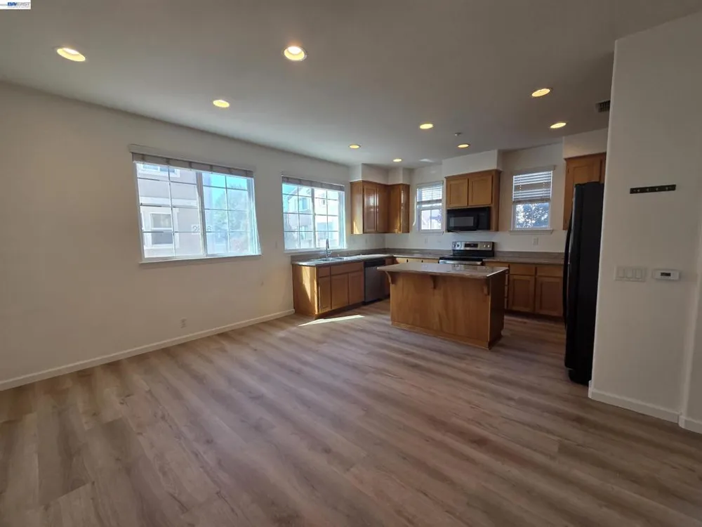 2985 First Street Livermore, CA 94551