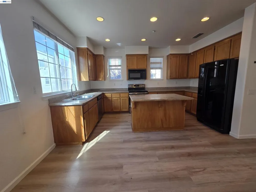 2985 First Street Livermore, CA 94551