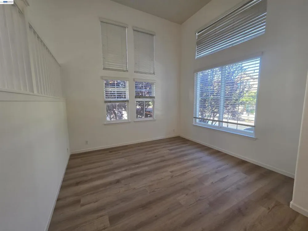 2985 First Street Livermore, CA 94551