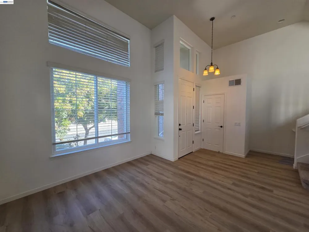 2985 First Street Livermore, CA 94551