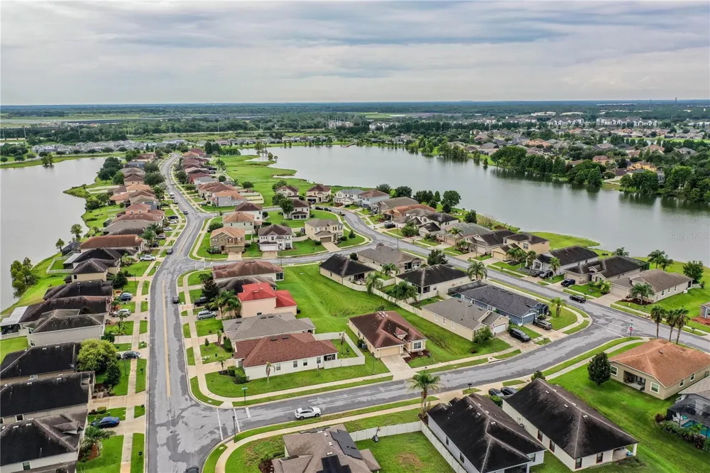 6015 CHAMPLAIN PASS Lakeland, FL 33805