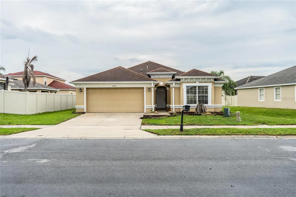 6015 CHAMPLAIN PASS Lakeland, FL 33805