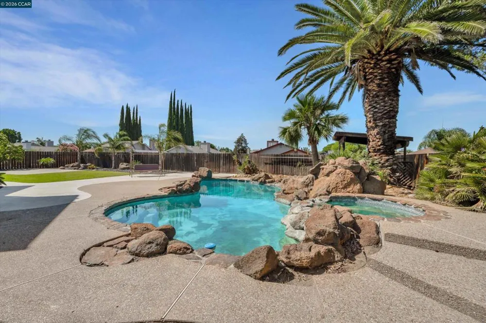 1806 Locke Court Oakley, CA 94561