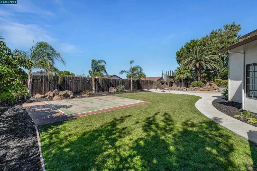 1806 Locke Court Oakley, CA 94561