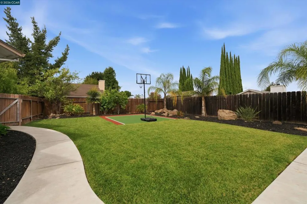 1806 Locke Court Oakley, CA 94561