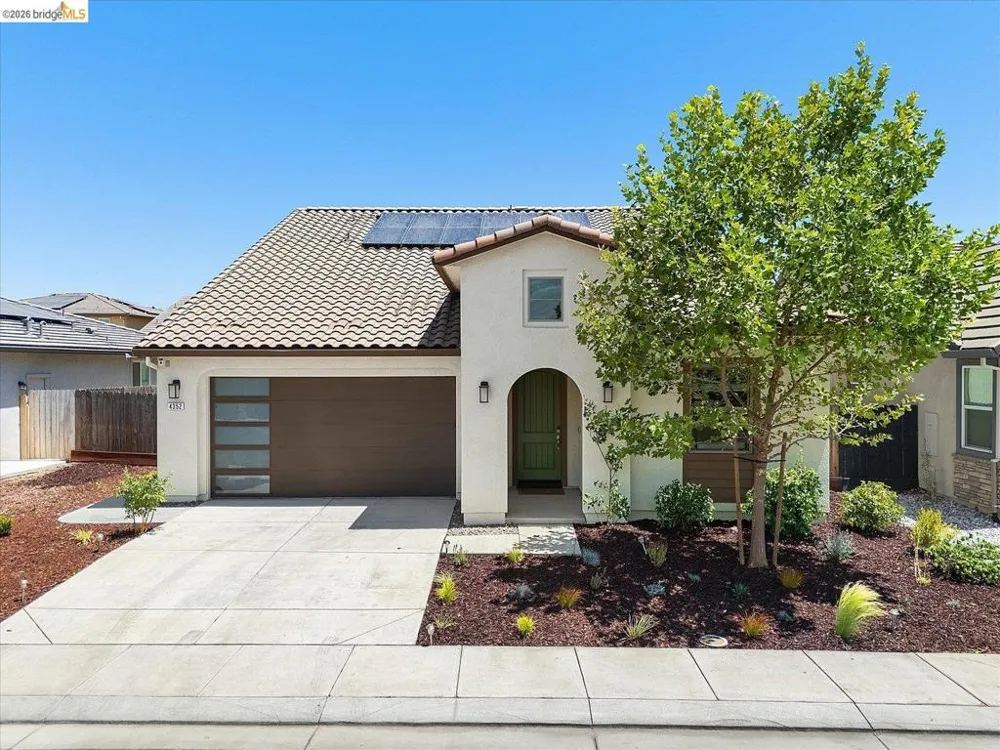 4352 Vanguard DR Modesto, CA 95356