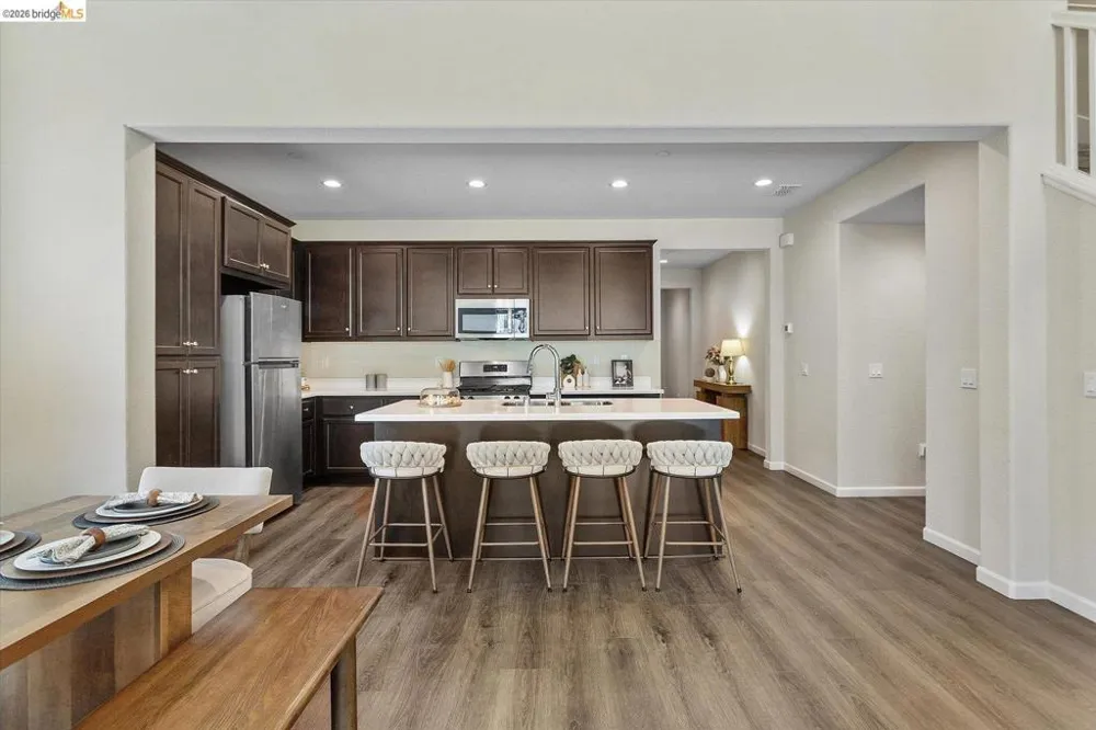 4352 Vanguard DR Modesto, CA 95356