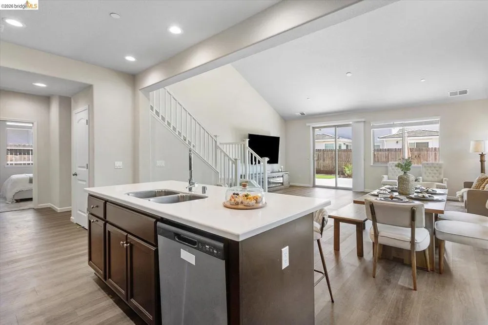 4352 Vanguard DR Modesto, CA 95356
