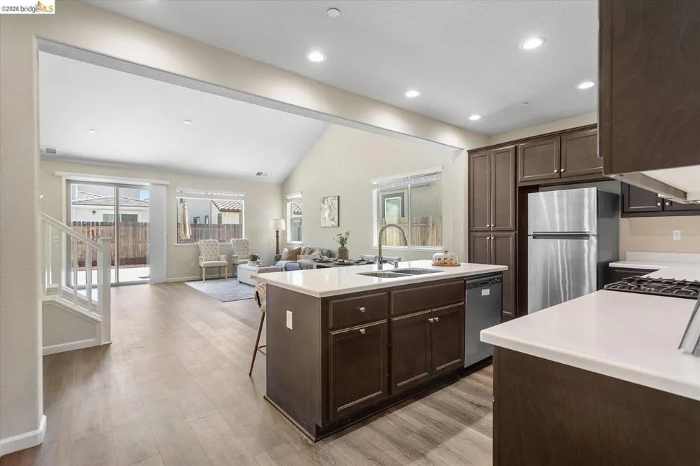 4352 Vanguard DR Modesto, CA 95356