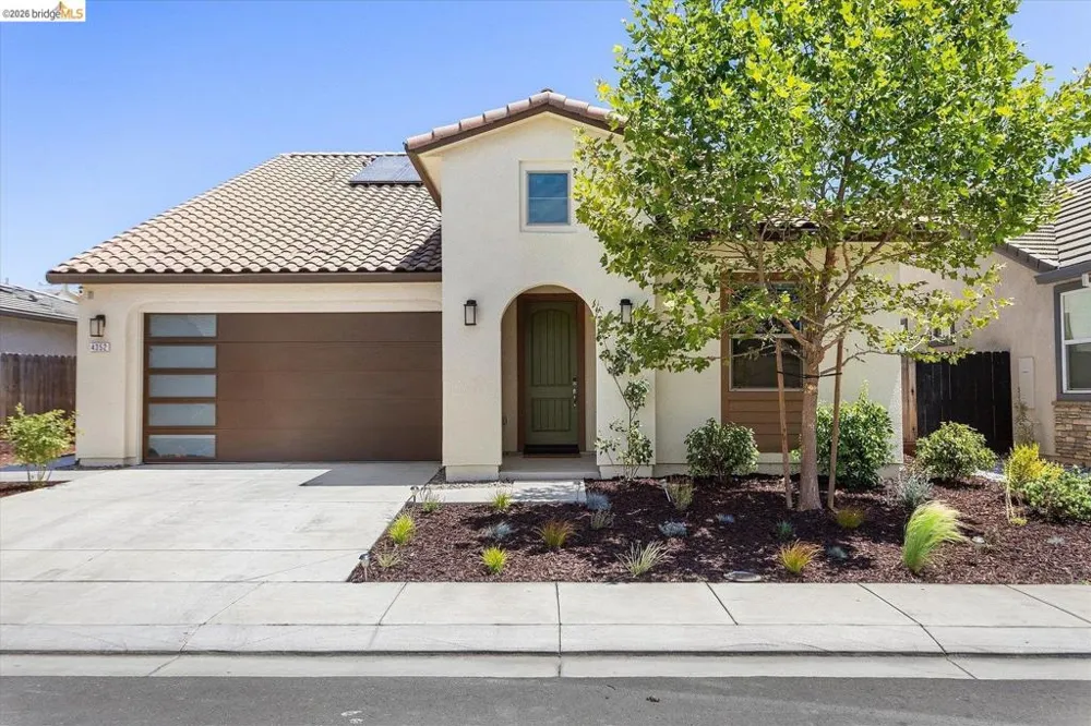 4352 Vanguard DR Modesto, CA 95356