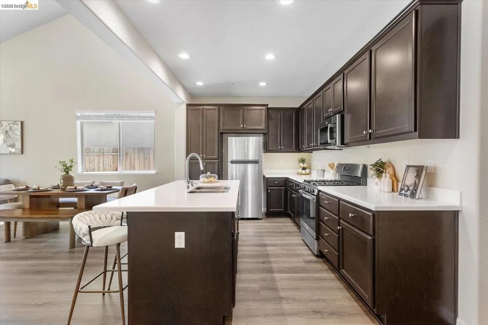 4352 Vanguard DR Modesto, CA 95356