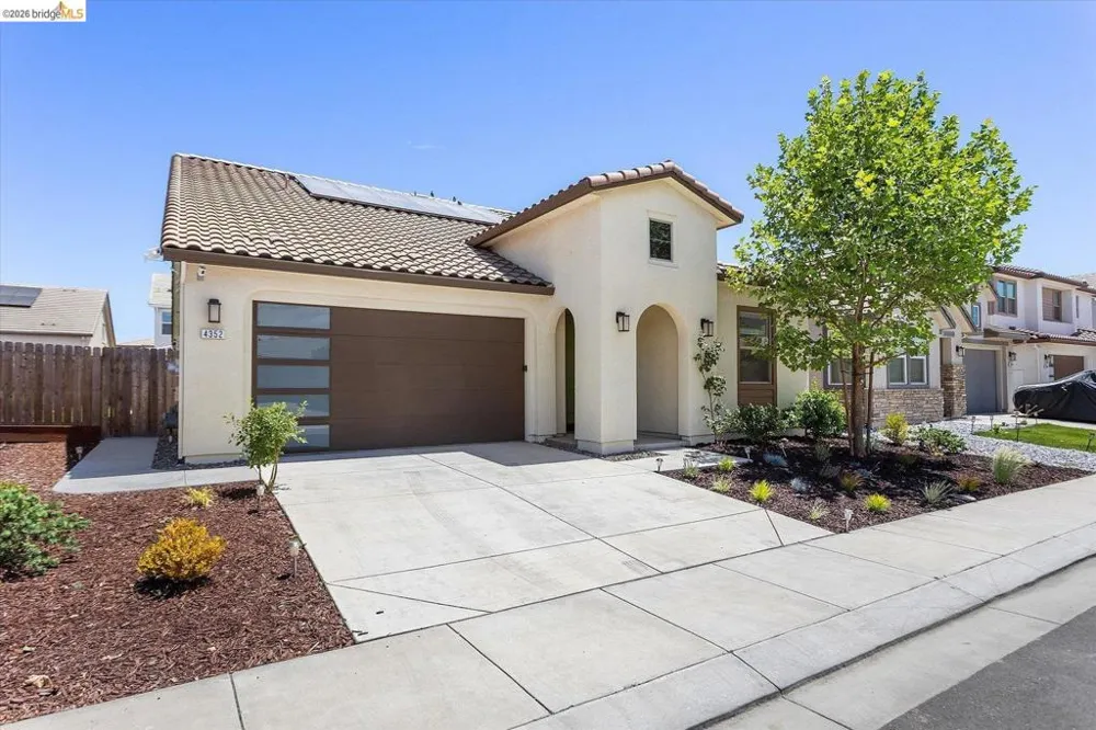 4352 Vanguard DR Modesto, CA 95356