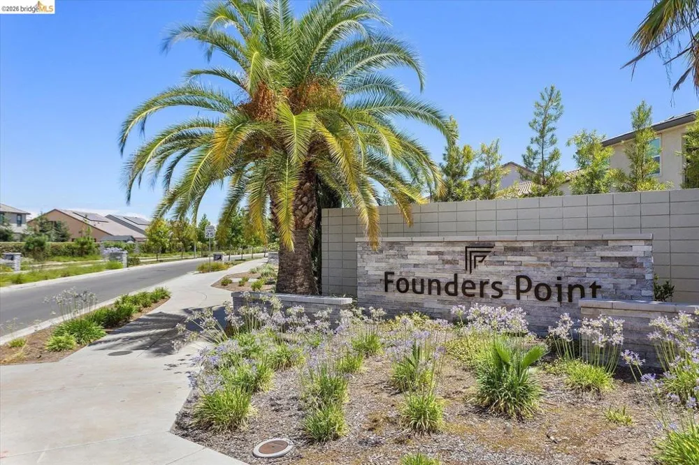 4352 Vanguard DR Modesto, CA 95356
