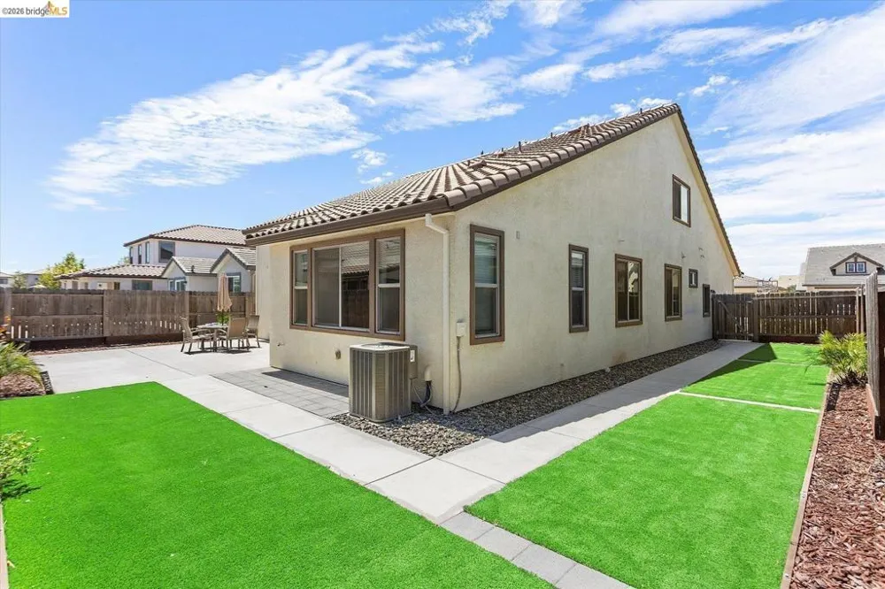 4352 Vanguard DR Modesto, CA 95356