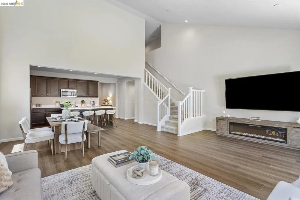 4352 Vanguard DR Modesto, CA 95356