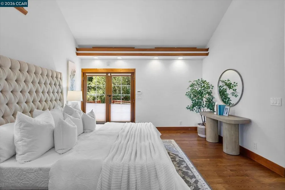 17460 Vineyard Rd Castro Valley, CA 94546