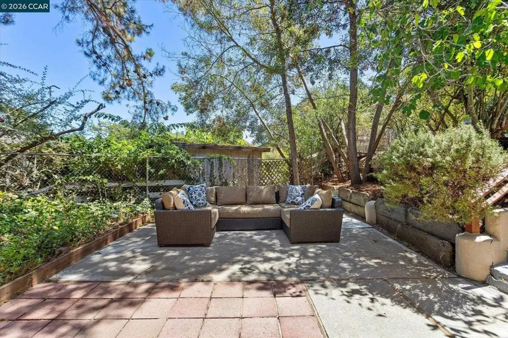 17460 Vineyard Rd Castro Valley, CA 94546