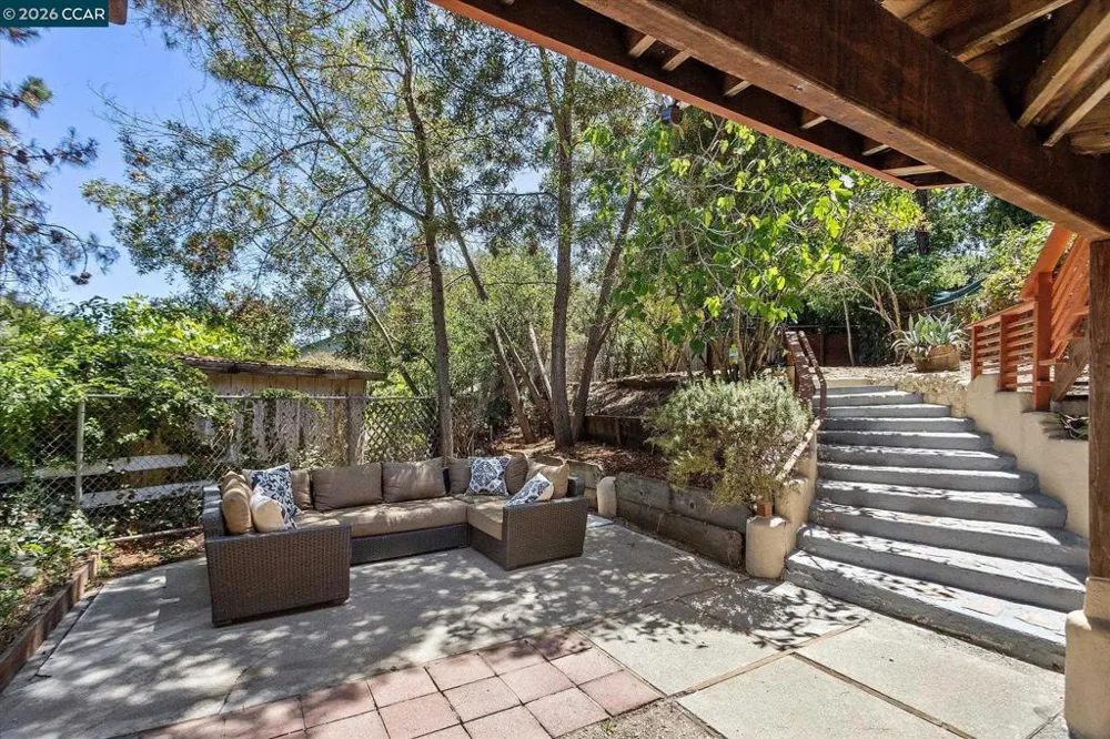 17460 Vineyard Rd Castro Valley, CA 94546