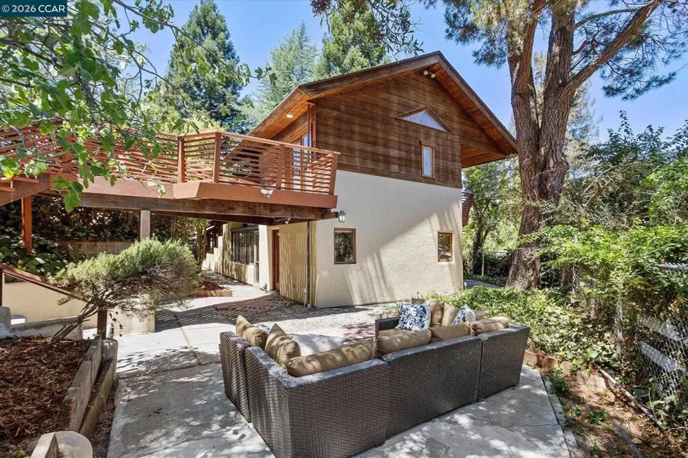 17460 Vineyard Rd Castro Valley, CA 94546
