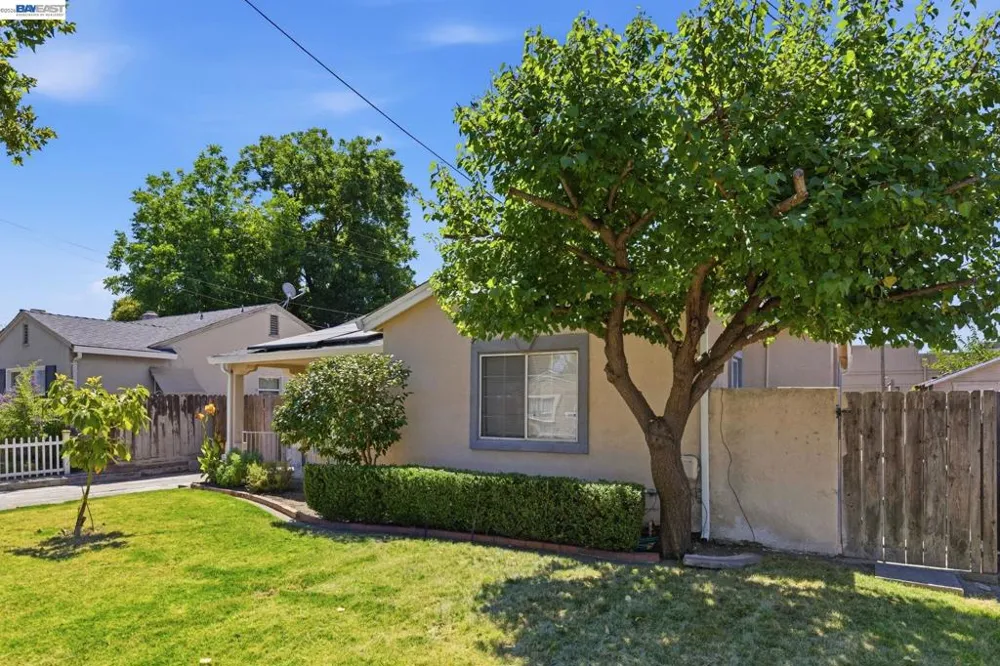 1330 W Park St Stockton, CA 95203