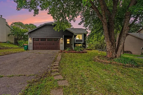 4449 W 144th Street