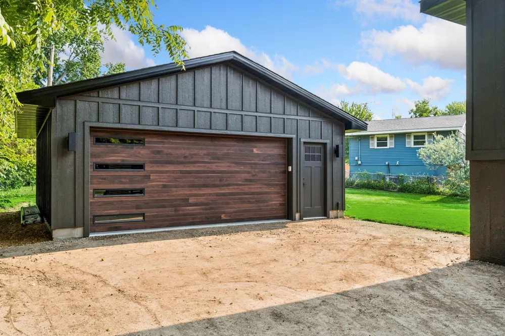 640 Grospoint Lane Oakdale, MN 55128