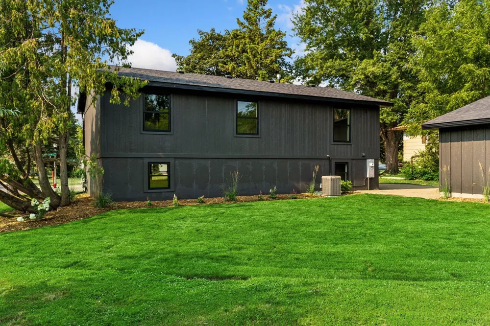 640 Grospoint Lane Oakdale, MN 55128
