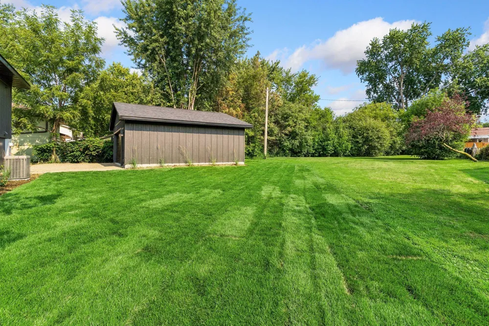 640 Grospoint Lane Oakdale, MN 55128